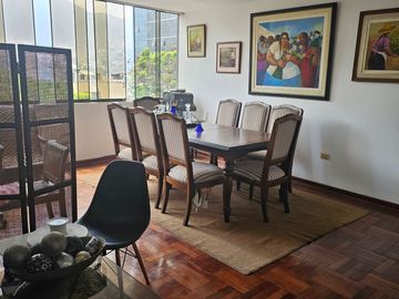 VENDO BELLO  DEPARTAMENTO EN SURCO. AV. LA ENCALADA CDRA 11 (MONTERRICO)
