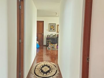 VENDO BELLO  DEPARTAMENTO EN SURCO. AV. LA ENCALADA CDRA 11 (MONTERRICO)