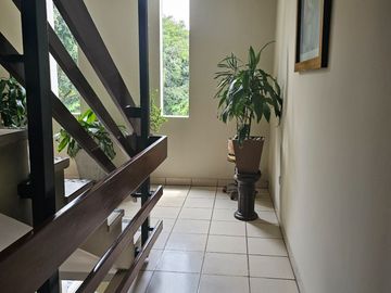 VENDO BELLO  DEPARTAMENTO EN SURCO. AV. LA ENCALADA CDRA 11 (MONTERRICO)