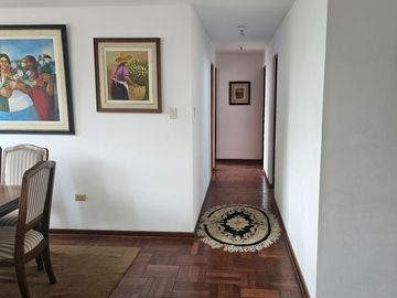 VENDO BELLO  DEPARTAMENTO EN SURCO. AV. LA ENCALADA CDRA 11 (MONTERRICO)