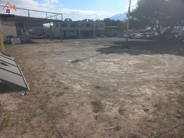 Terreno con casa de venta en Atuntaqui, al filo de la panamericana