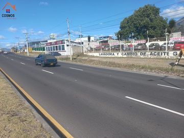 Terreno con casa de venta en Atuntaqui, al filo de la panamericana