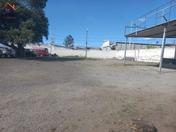 Terreno con casa de venta en Atuntaqui, al filo de la panamericana