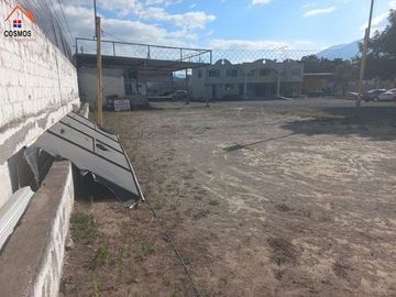 Terreno con casa de venta en Atuntaqui, al filo de la panamericana