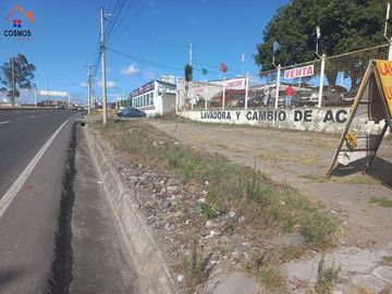 Terreno con casa de venta en Atuntaqui, al filo de la panamericana