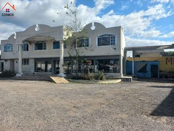 Terreno con casa de venta en Atuntaqui, al filo de la panamericana