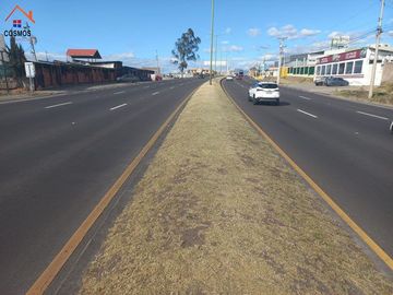 Terreno con casa de venta en Atuntaqui, al filo de la panamericana
