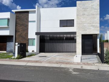 Venta de casa con 3 recamaras en Condesa Juriquilla Querétaro