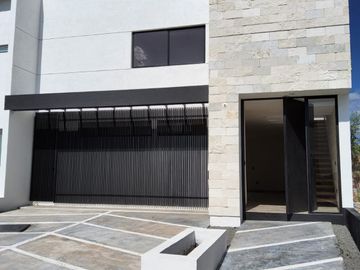 Venta de casa con 3 recamaras en Condesa Juriquilla Querétaro