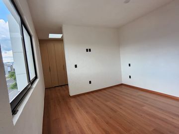 Venta de casa con 3 recamaras en Condesa Juriquilla Querétaro