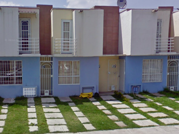 HERMOSA CASA DE DOS PISOS CERCA DE VÍAS DE COMUNICACIÓN, PARQUES Y BODEGA AURRERA.