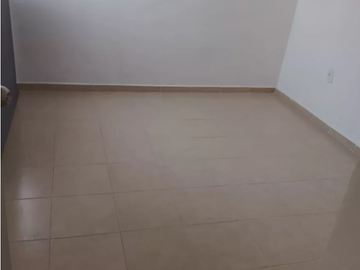HERMOSA CASA DE DOS PISOS CERCA DE VÍAS DE COMUNICACIÓN, PARQUES Y BODEGA AURRERA.