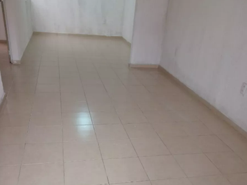 HERMOSA CASA DE DOS PISOS CERCA DE VÍAS DE COMUNICACIÓN, PARQUES Y BODEGA AURRERA.