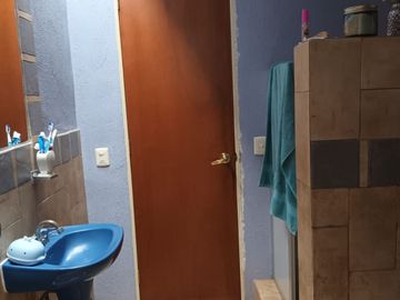 CASA CON ENORME JARDÍN