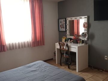 CASA CON ENORME JARDÍN