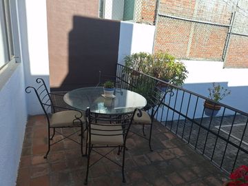 CASA CON ENORME JARDÍN