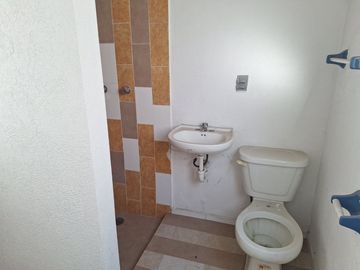CASA CON ENORME JARDÍN