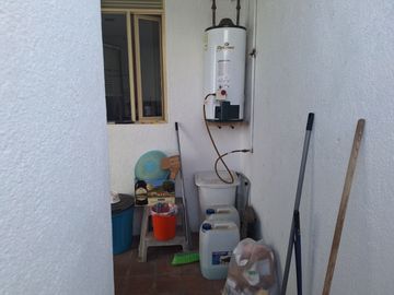 CASA CON ENORME JARDÍN