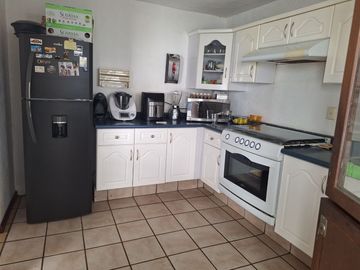 CASA CON ENORME JARDÍN