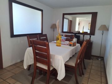 CASA CON ENORME JARDÍN