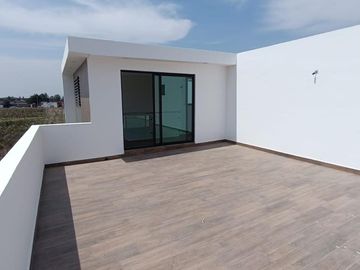 CASA EN VENTA CON SALA DE DOBLE ALTURA EN METEPEC EN LA COLONIA LAZARO CARDENAS
