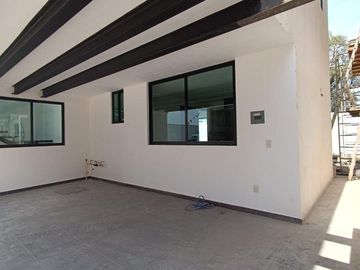 CASA EN VENTA CON SALA DE DOBLE ALTURA EN METEPEC EN LA COLONIA LAZARO CARDENAS