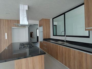 CASA EN VENTA CON SALA DE DOBLE ALTURA EN METEPEC EN LA COLONIA LAZARO CARDENAS