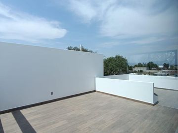 CASA EN VENTA CON SALA DE DOBLE ALTURA EN METEPEC EN LA COLONIA LAZARO CARDENAS