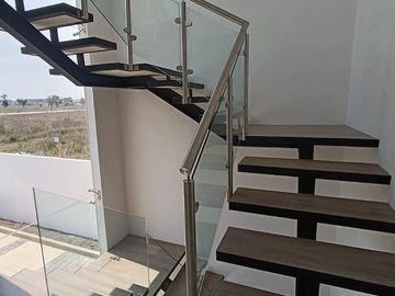 CASA EN VENTA CON SALA DE DOBLE ALTURA EN METEPEC EN LA COLONIA LAZARO CARDENAS