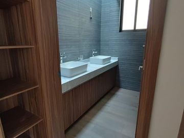 CASA EN VENTA CON SALA DE DOBLE ALTURA EN METEPEC EN LA COLONIA LAZARO CARDENAS