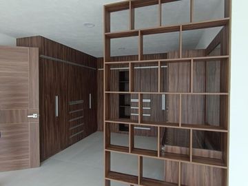 CASA EN VENTA CON SALA DE DOBLE ALTURA EN METEPEC EN LA COLONIA LAZARO CARDENAS