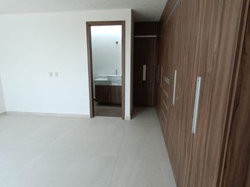 CASA EN VENTA CON SALA DE DOBLE ALTURA EN METEPEC EN LA COLONIA LAZARO CARDENAS