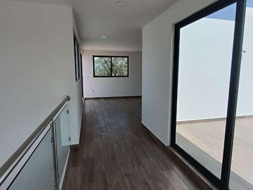 CASA EN VENTA CON SALA DE DOBLE ALTURA EN METEPEC EN LA COLONIA LAZARO CARDENAS