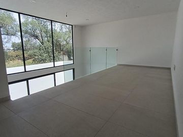 CASA EN VENTA CON SALA DE DOBLE ALTURA EN METEPEC EN LA COLONIA LAZARO CARDENAS