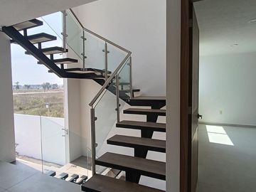 CASA EN VENTA CON SALA DE DOBLE ALTURA EN METEPEC EN LA COLONIA LAZARO CARDENAS