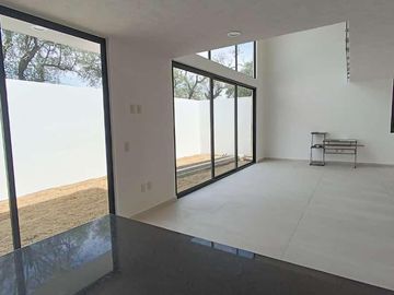 CASA EN VENTA CON SALA DE DOBLE ALTURA EN METEPEC EN LA COLONIA LAZARO CARDENAS