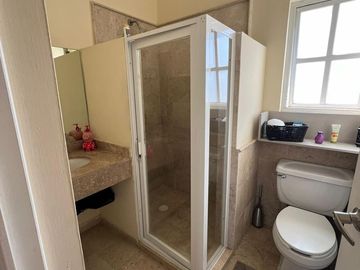 VENDO CASA EN CONDOMINIO VILLA CAPRI CUMBRES DEL LAGO JURIQUILLA