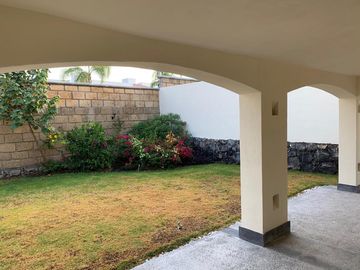 VENDO CASA EN CONDOMINIO VILLA CAPRI CUMBRES DEL LAGO JURIQUILLA