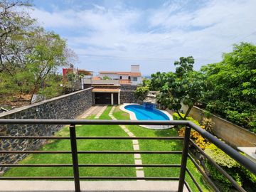 CASA EN VENTA FRACCIONAMIENTO BRISAS DE CUERNAVACA CON ALBERCA Y JARDIN