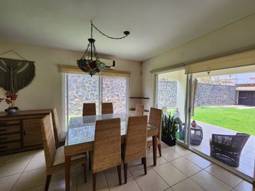 CASA EN VENTA FRACCIONAMIENTO BRISAS DE CUERNAVACA CON ALBERCA Y JARDIN