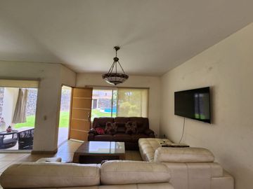CASA EN VENTA FRACCIONAMIENTO BRISAS DE CUERNAVACA CON ALBERCA Y JARDIN