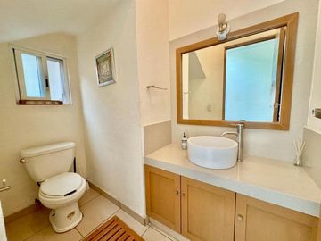 CASA EN VENTA FRACCIONAMIENTO BRISAS DE CUERNAVACA CON ALBERCA Y JARDIN