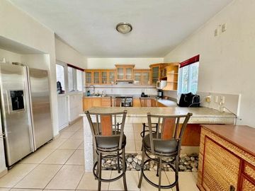 CASA EN VENTA FRACCIONAMIENTO BRISAS DE CUERNAVACA CON ALBERCA Y JARDIN