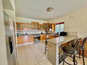 CASA EN VENTA FRACCIONAMIENTO BRISAS DE CUERNAVACA CON ALBERCA Y JARDIN
