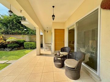 CASA EN VENTA FRACCIONAMIENTO BRISAS DE CUERNAVACA CON ALBERCA Y JARDIN