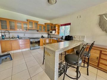 CASA EN VENTA FRACCIONAMIENTO BRISAS DE CUERNAVACA CON ALBERCA Y JARDIN