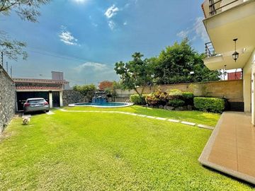 CASA EN VENTA FRACCIONAMIENTO BRISAS DE CUERNAVACA CON ALBERCA Y JARDIN