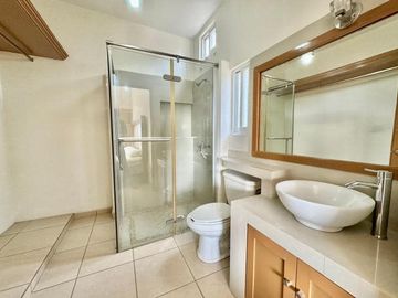 CASA EN VENTA FRACCIONAMIENTO BRISAS DE CUERNAVACA CON ALBERCA Y JARDIN
