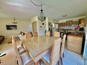 CASA EN VENTA FRACCIONAMIENTO BRISAS DE CUERNAVACA CON ALBERCA Y JARDIN