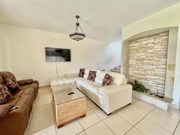 CASA EN VENTA FRACCIONAMIENTO BRISAS DE CUERNAVACA CON ALBERCA Y JARDIN